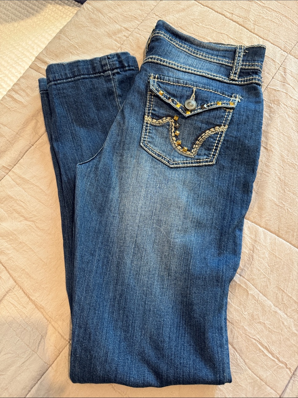 Vintage Caché brand women's jeans factory distressing and stud Detailing Sz 6